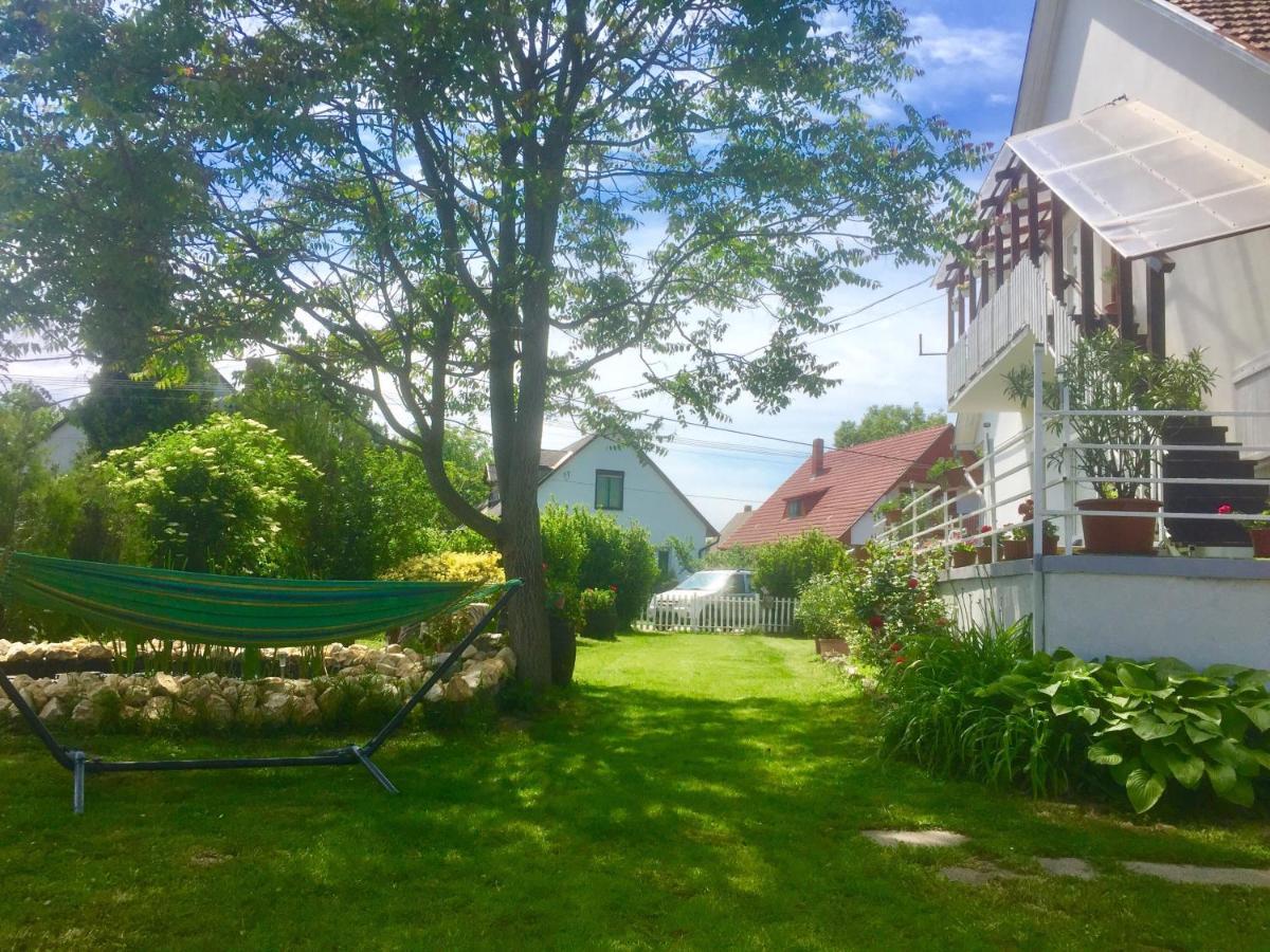 Lelle -Kert Apartman 03 Balatonlelle Luaran gambar