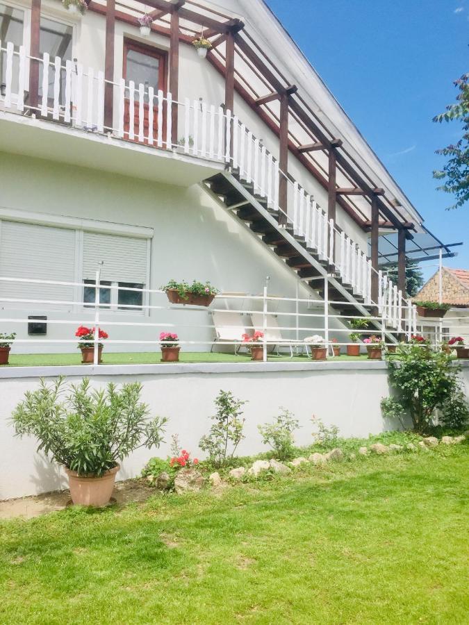 Lelle -Kert Apartman 03 Balatonlelle Luaran gambar